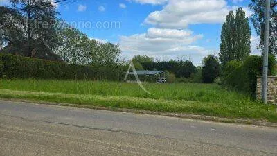Terrain constructible de 2290 m2 - 22 m de façade - proche Coulommiers