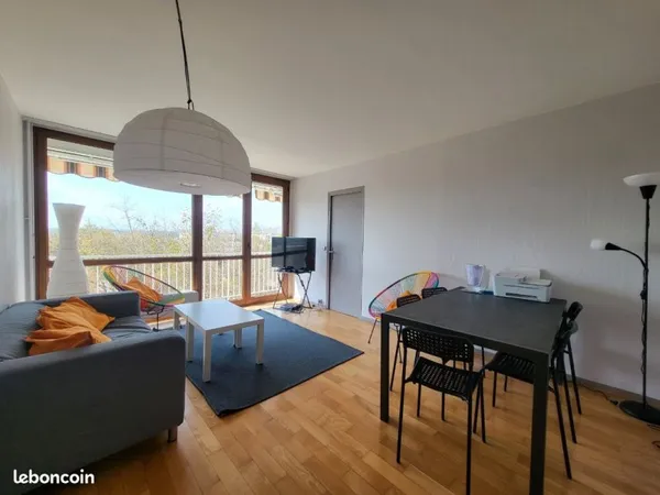 Appartement meublé 80 m² - 3 chambres - Balcon - Proche ESSEC