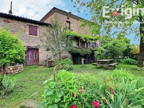 Maison en pierres avec jardin - SAINT APPOLINAIRE DE RIAS