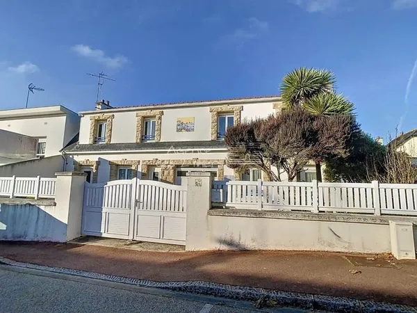Maison de ville avec courette exposée Sud