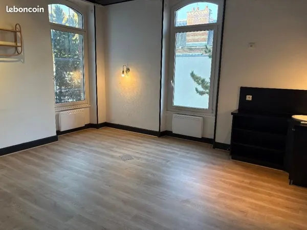 Location cabinet/bureau/local
