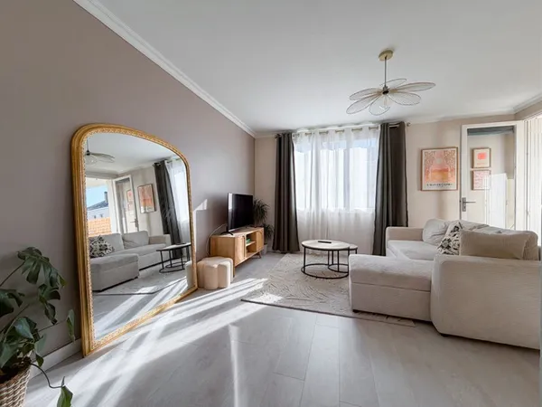 ANGERS : Appartement de 87 m² de type 5 avec 3 chambres, cave et grenier, secteur Strasbourg