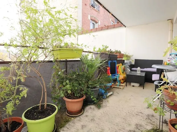 MAIRIE DE MONTREUIL - Appartement 3 pièces avec terrasse