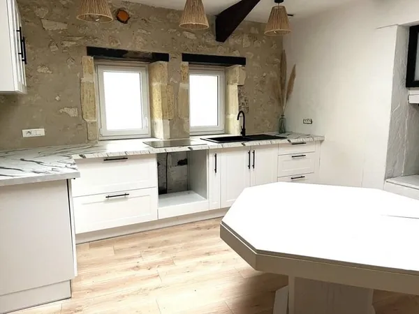 Maison en pierre de 2 pièces principales
