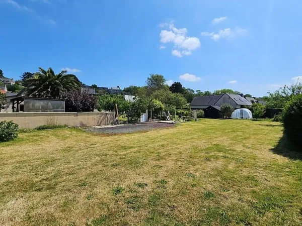 Terrain 600 m²