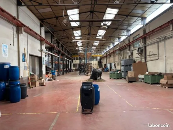 Local 2000 m² SAINT ETIENNE