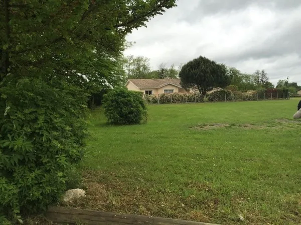 Terrain 820 m²