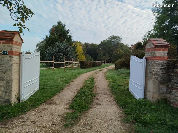 Propriété avec grand terrain