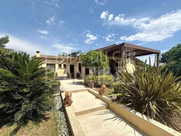 Villa 8 pièces 227 m²