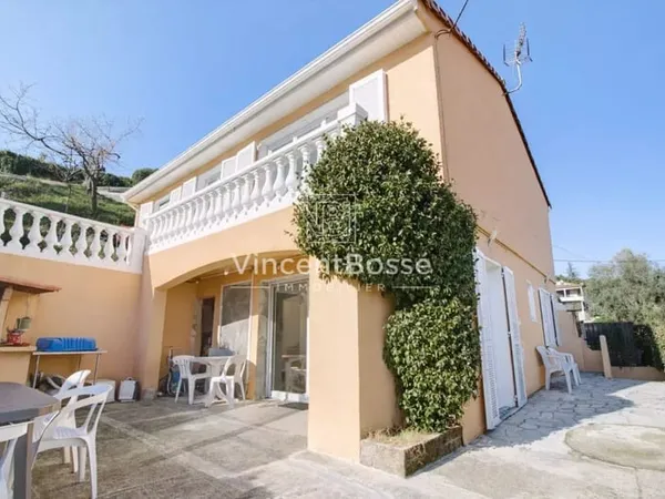 MAISON CONTES - 5 PIECES - 500M DE TERRAIN - GARAGE - PARKING