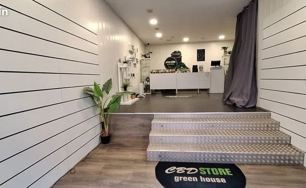Local 86 m² Sens