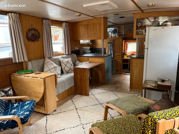 Bien rare à Paris - pénichette habitable 40m2 au bassin de la Villette