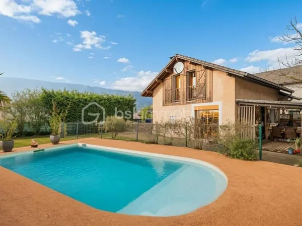 Maison familiale avec piscine & garage - Voglans - 135 m² au sol - 4 chambres