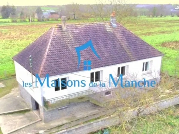 Maison sur sous-sol avec grand terrain arboré - à 5 minutes de Saint Hilaire du Harcouët
