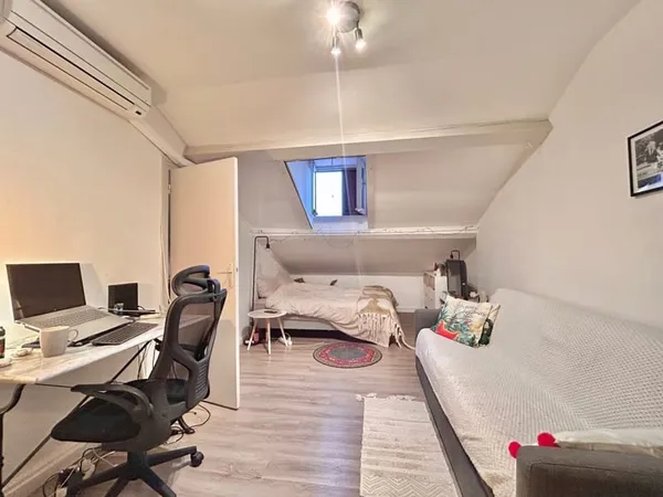 NICE HYPERCENTRE, CARRE d'OR, BOULEVARD VICTOR HUGO, BEL IMMEUBLE BOURGEOIS, studio/2 pièces, LOUE, 