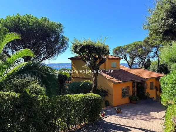 VILLA VUE MER SUR LE GOLFE DE SAINT TROPEZ DE 200 M² SUR SAINTE MAXIME