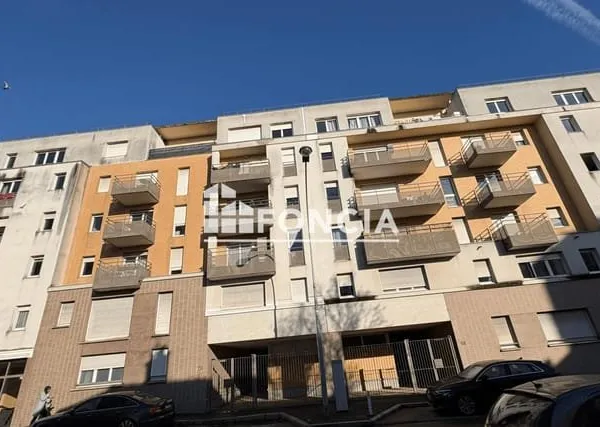 Saint-Denis - Appartement 3 pièces avec terrasse, vendu loué