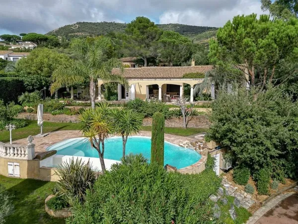 Villa 6 pièces 280 m²