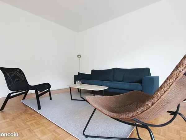 Un appartement de type 4, meublé, avec balcons