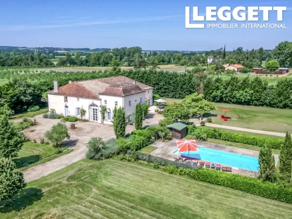 Élégant manoir avec piscine, maison d?amis et parc de 3,5 ha, très lumineux