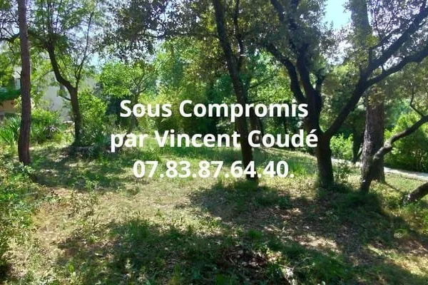 Terrain 700 m²