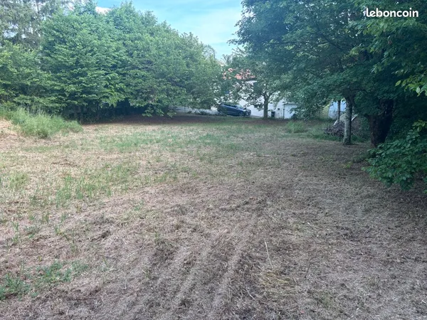 Terrain constructible 1076 m2