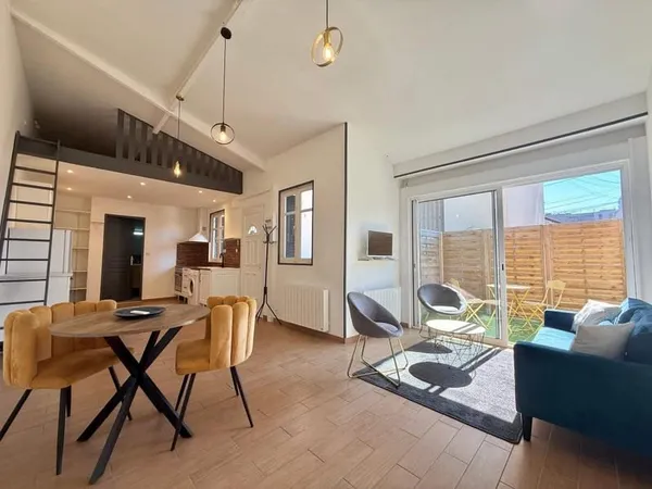 Produit rare, maisonnette avec terrasse et place de parking à Dijon