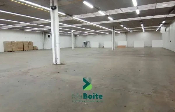 Entrepôt 1500 m²
