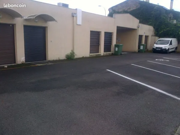 90M² BUREAUX CLOISONNES sur Boulevards proche gare St Jean et Arena