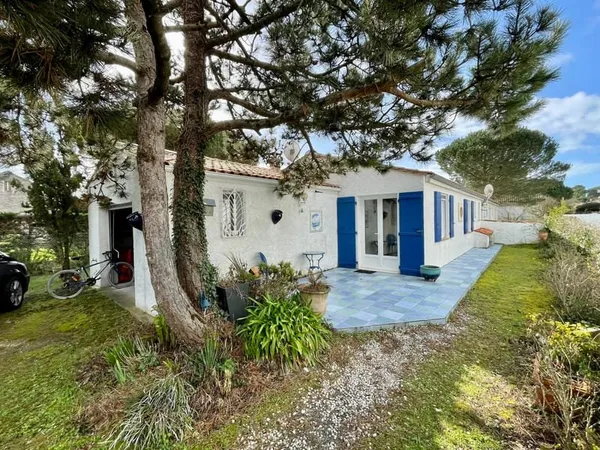 Maison au calme avec jardin arboré et garage Grand-Village