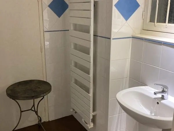 Chambre meublée