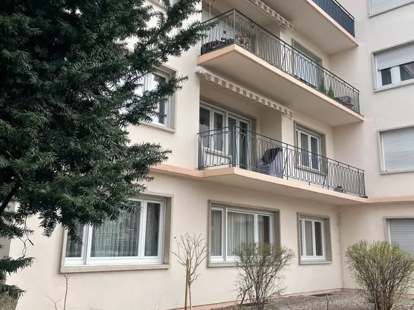 Appartement type F4 - dernier étage - avec ascenseur