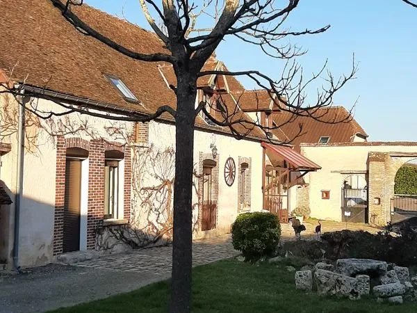 Grande maison familiale 213 m² - 5 chambres - terrain clos 1979 m² - Saudoy ( 3 min de Sézanne )
