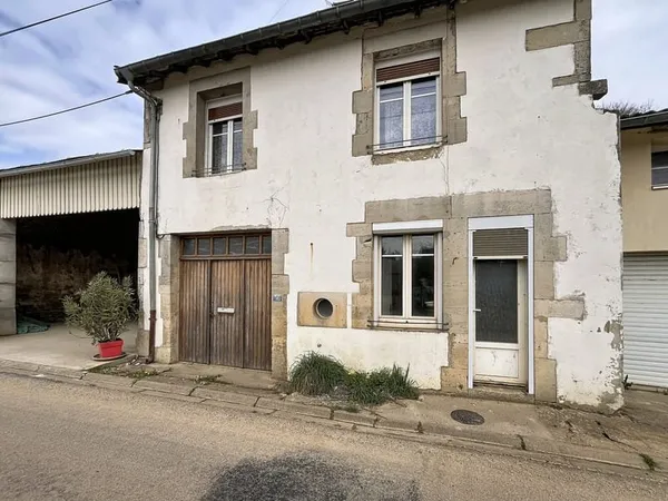 MAISON DE VILLAGE A RENOVER