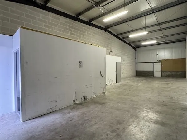 Local commercial 3 pièces 130 m²