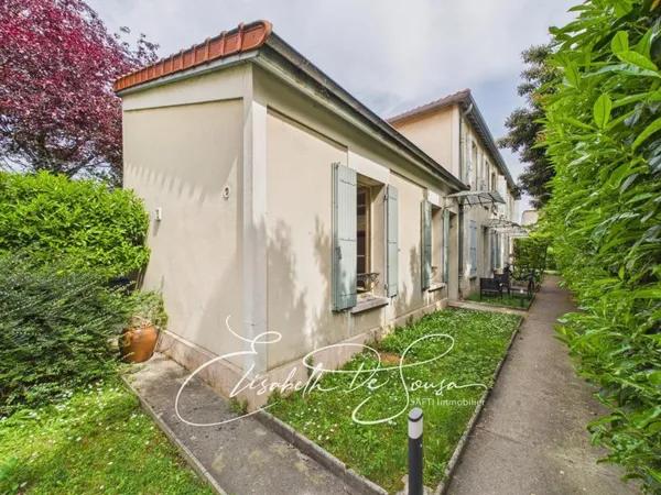 Charmant duplex avec jardinet, à 3 min du RER
