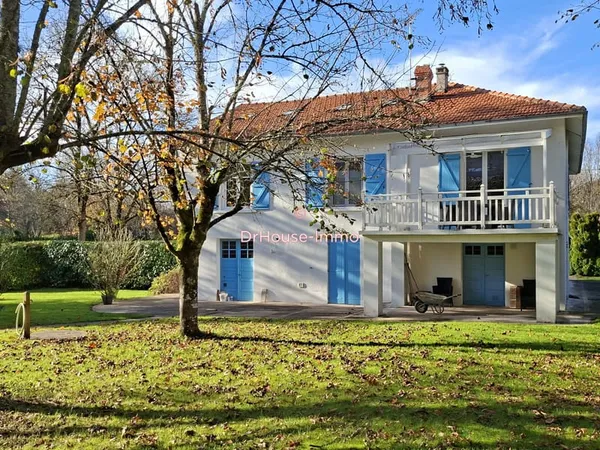 Maison familiale de caractère de 184 m2 - 1900, agrandie et rénovée - Grand terrain de plus de 1 Hec