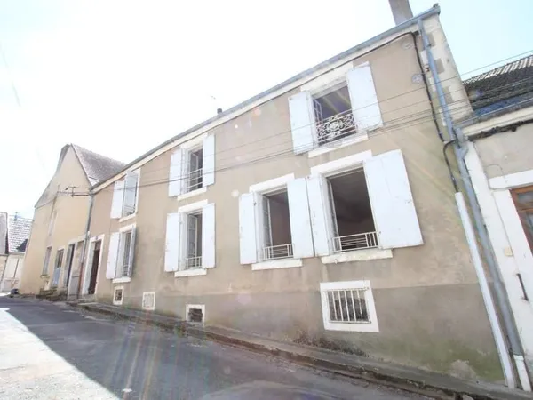 Centre-ville, rue calme T3 grenier aménageable à rénover