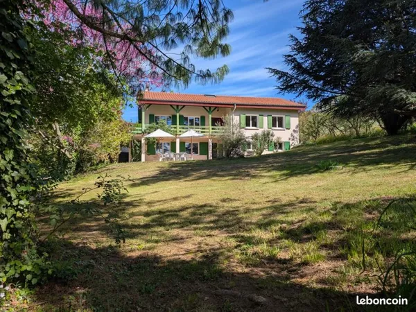Maison familiale rénovée de 280 m² - Calme absolu - Vue exceptionnelle - Très basse consommation - S