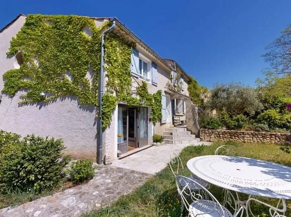 Maison 9 pièces 257 m²