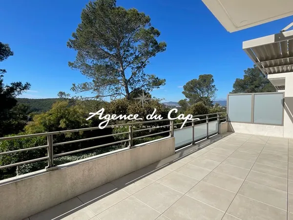 SAINT RAPHAEL- VALESCURE. APPARTEMENT/VILLA 123 m²