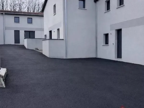 EYZIN-PINET, Pavillon T4 avec jardin privatif.
