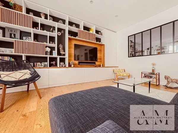 Maison non mitoyenne au calme proche des commodités et avec une suite parentale de plain-pied