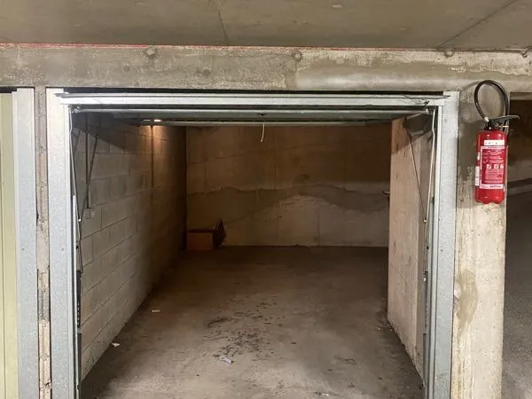 Garage à louer - 16 m² - 12 rue Isaline à Aix les bains