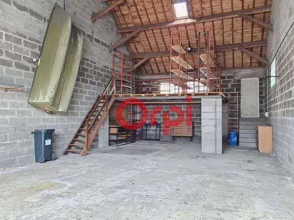 Parking/Garage/Box 80 m²
