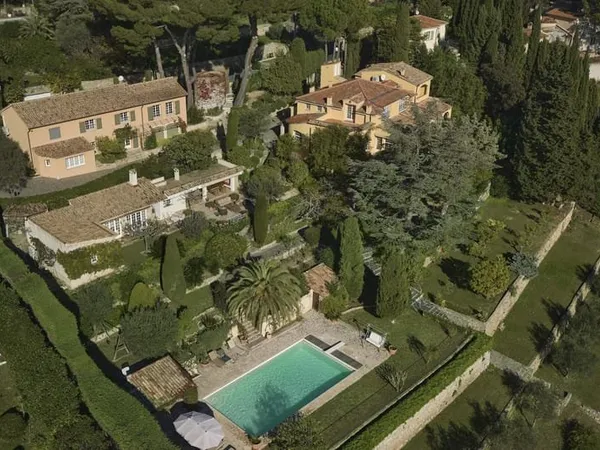 Maison 13 pièces 1000 m²