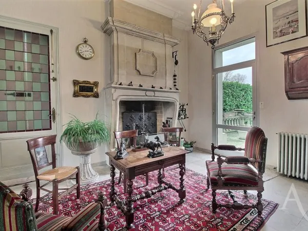 Léognan demeure en pierre (248m²)
