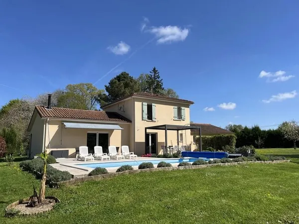 Superbe maison familiale avec piscine chauffée