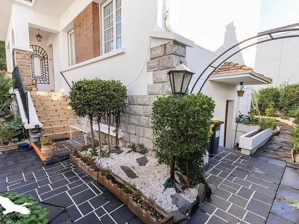 Maison 10 pièces 150 m²