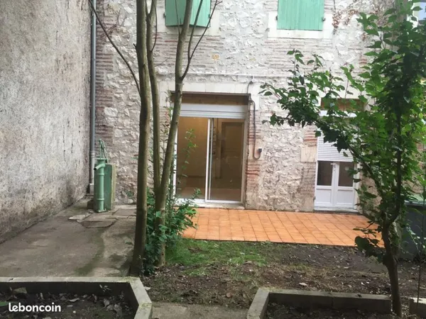 F2 avec jardin centre ville